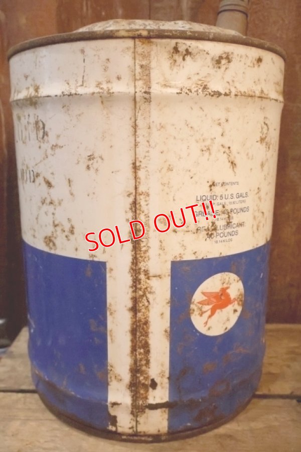 画像5: dp-250618-66 Mobil 1970's 5 U.S. GALLONS OIL CAN