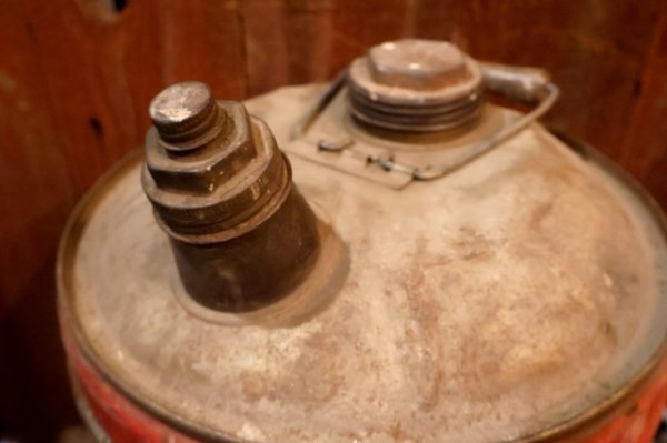 画像8: dp-250618-61 MARTIN MARCO 1960's 5 U.S. GALLONS PREMIUM MOTOR OIL CAN