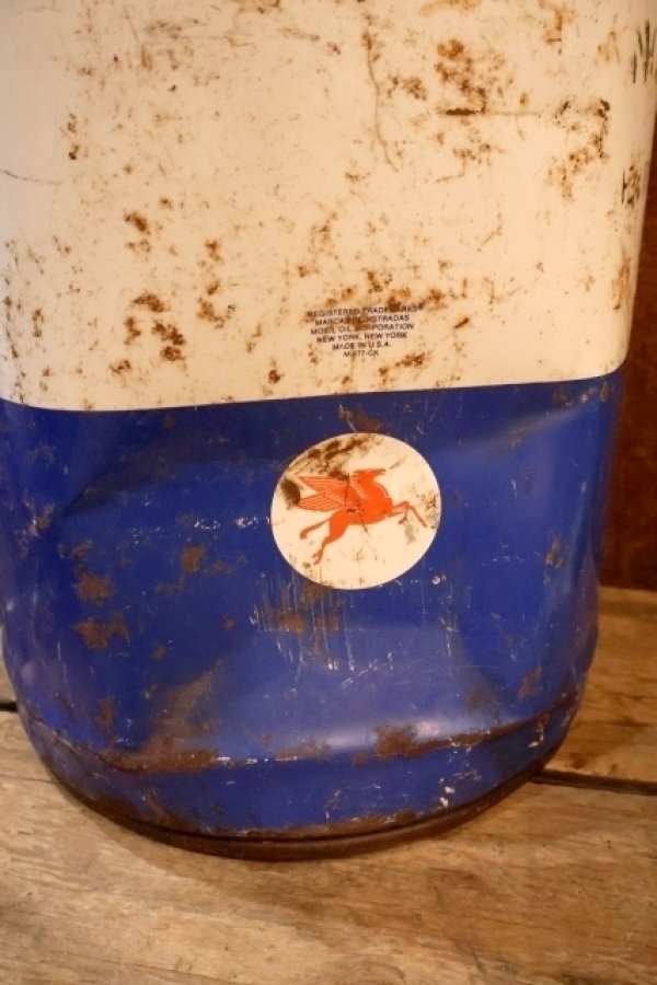 画像4: dp-250618-66 Mobil 1970's 5 U.S. GALLONS OIL CAN