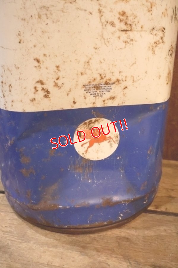 画像4: dp-250618-66 Mobil 1970's 5 U.S. GALLONS OIL CAN
