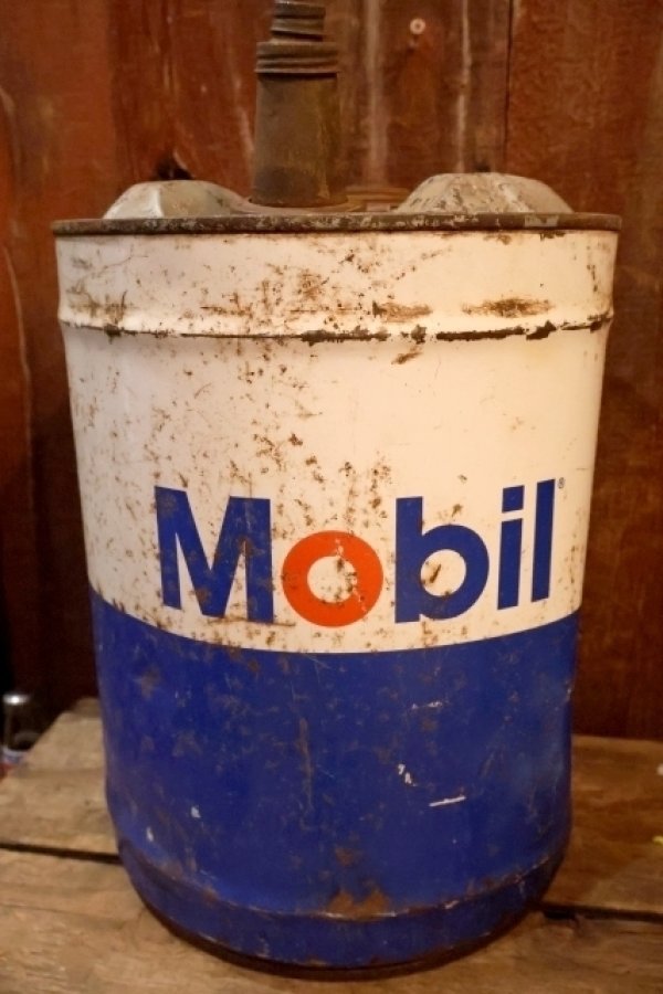 画像1: dp-250618-66 Mobil 1970's 5 U.S. GALLONS OIL CAN