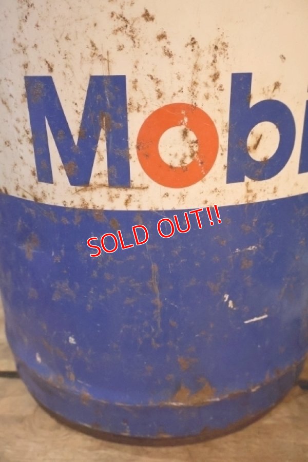 画像2: dp-250618-66 Mobil 1970's 5 U.S. GALLONS OIL CAN