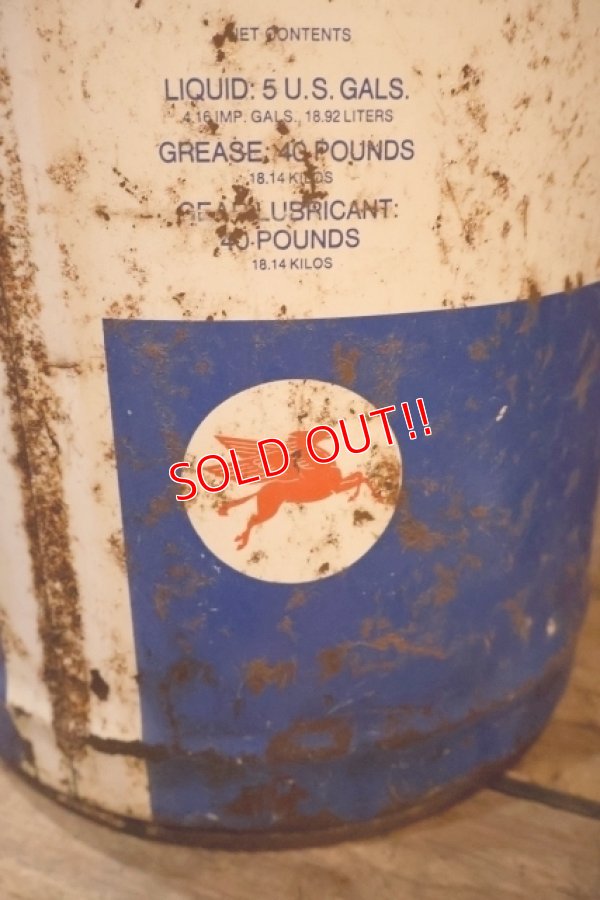 画像6: dp-250618-66 Mobil 1970's 5 U.S. GALLONS OIL CAN