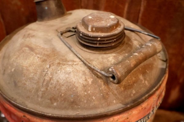 画像7: dp-250618-61 MARTIN MARCO 1960's 5 U.S. GALLONS PREMIUM MOTOR OIL CAN