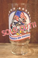 gs-250803-01 Disney 1970's "AMERICA ON PARADE" Glass