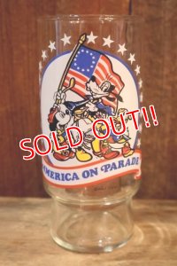 gs-250803-01 Disney 1970's "AMERICA ON PARADE" Glass