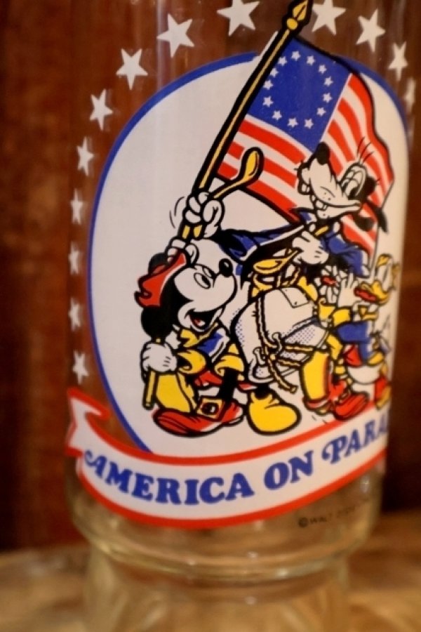 画像2: gs-250803-01 Disney 1970's "AMERICA ON PARADE" Glass