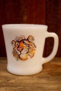 kt-250803-02 Esso Tiger / Fire-King 1960's D-Handle Mug
