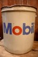 画像1: dp-250618-60 Mobil 1980's 5 U.S. GALLONS CAN (1)