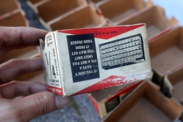 画像15: dp-251010-04 HUNCKLER PRODUCTS INC., 1960's PIK-A-NUT PAK ASSORTMENT METAL DISPLAY RACK