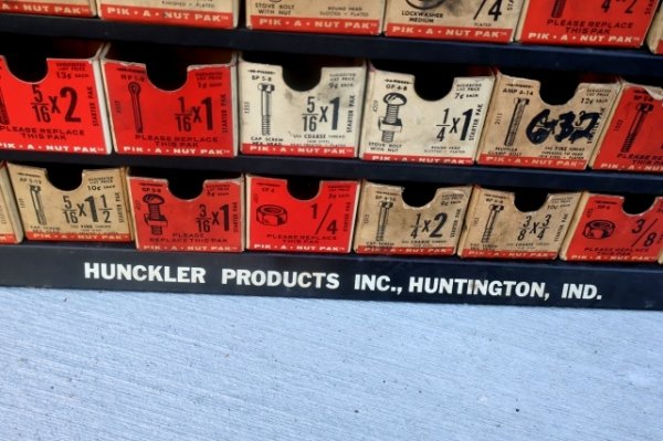 画像8: dp-251010-04 HUNCKLER PRODUCTS INC., 1960's PIK-A-NUT PAK ASSORTMENT METAL DISPLAY RACK