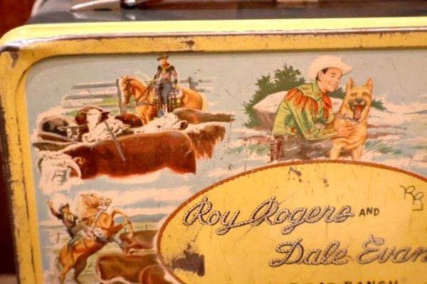 画像2: ct-251105-20 Roy Rogers and Dale Evans / THE AMERICAN THERMOS BOTTLE CO. 1953 Metal Lunch Box