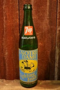 dp-251201-08 7 Up / the NOTRE DAME Fighting Irish 1970's Bottle
