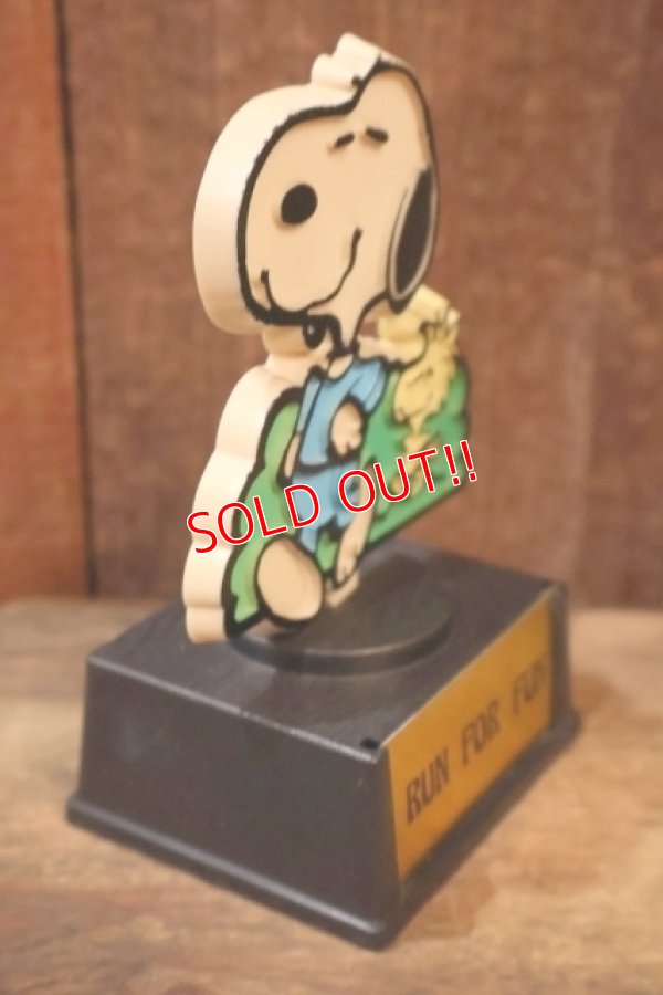 画像4: ct-251201-57 Snoopy / AVIVA 1970's Trophy "RUN FOR FUN"