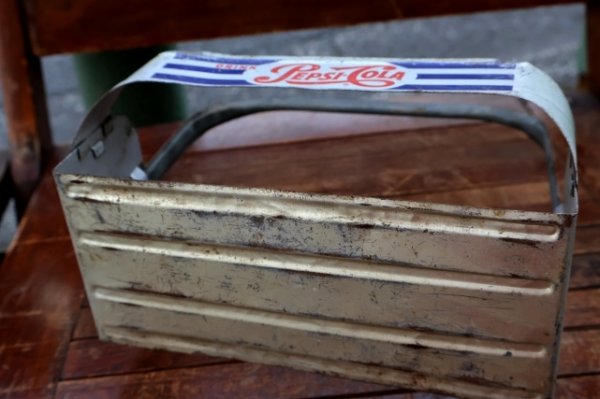 画像10: dp-260204-23 PEPSI-COLA 1950's Metal Bottle Carrier