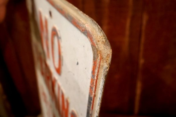 画像7: dp-260204-08 NO PARKING BETWEEN SIGNS → STEEL EMBOSSED STREET ROAD SIGN