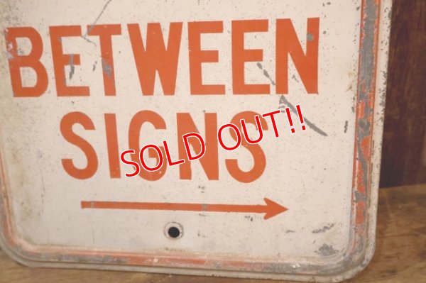 画像4: dp-260204-08 NO PARKING BETWEEN SIGNS → STEEL EMBOSSED STREET ROAD SIGN
