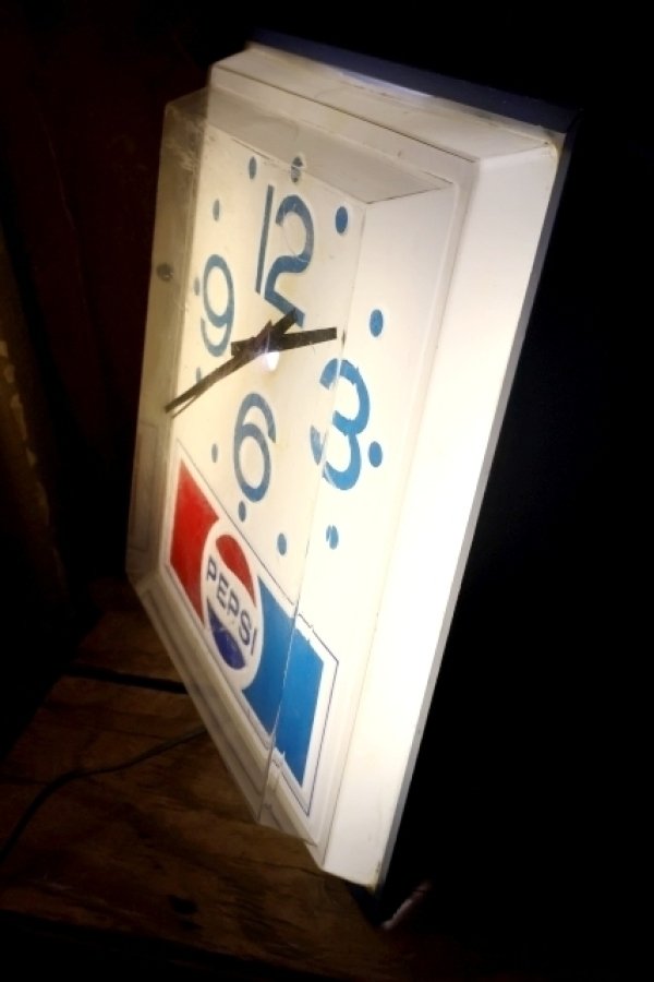画像6: dp-260204-04 PEPSI 1970's-1980's Lighted Wall Clock