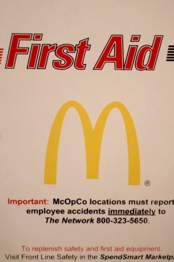 画像2: dp-260204-44 McDonald's McOpCo First Aid Kit Box