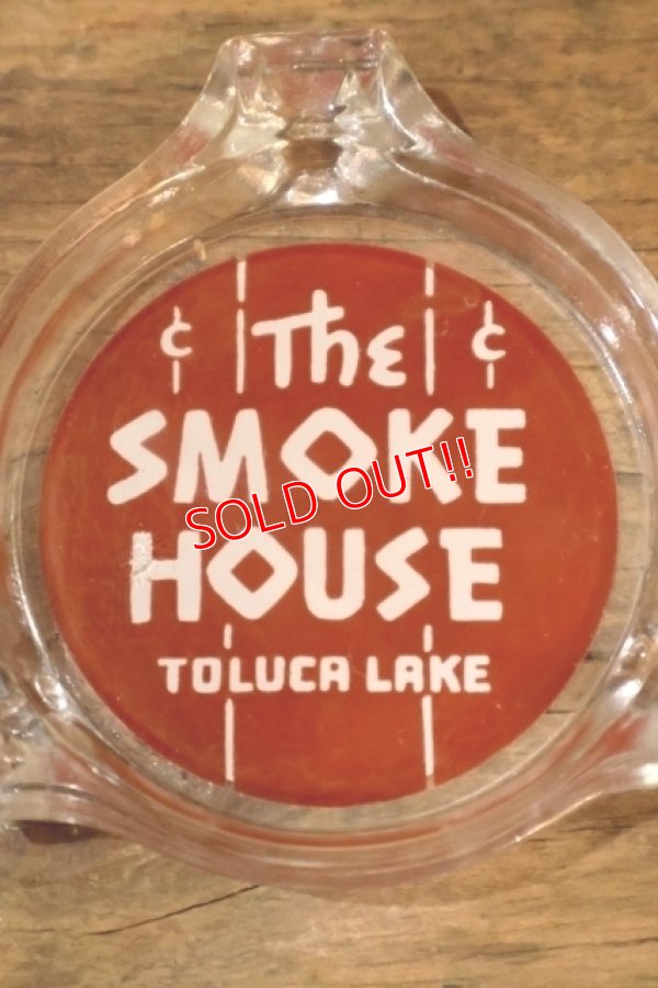 画像1: dp-260204-60 The SMOKE HOUSE VINTAGE GLASS ASHTRAY