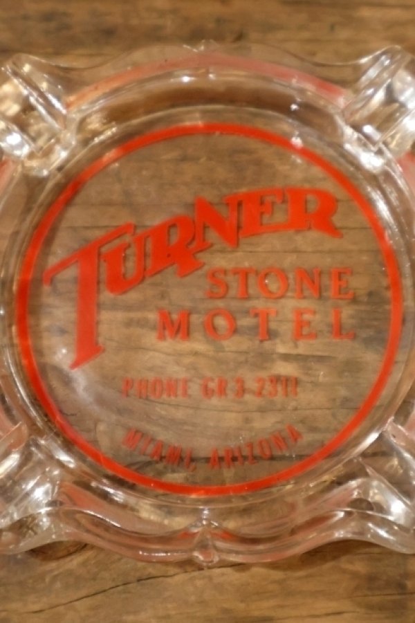 画像1: dp-260204-60 TURNER STONE MOTEL VINTAGE GLASS ASHTRAY