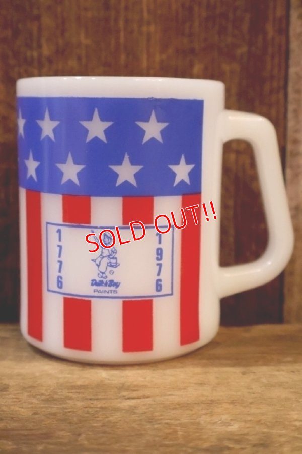 画像1: dp-251201-24 Dutch Boy PAINTS / FEDERAL 1976 Milk Glass Mug