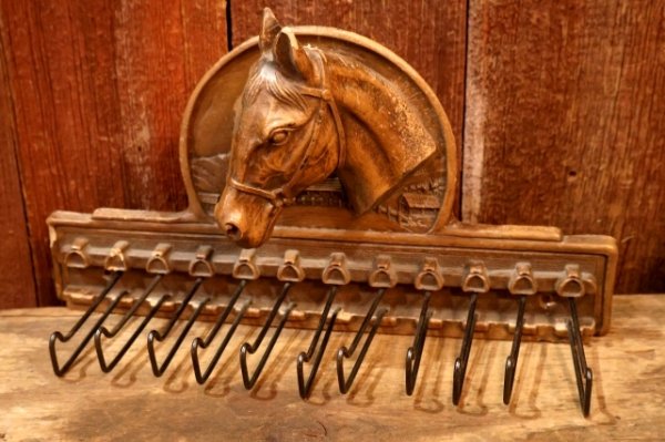 画像1: dp-260303-09 Syroco Wood 1950's Horse Tie Belt Hold Hook