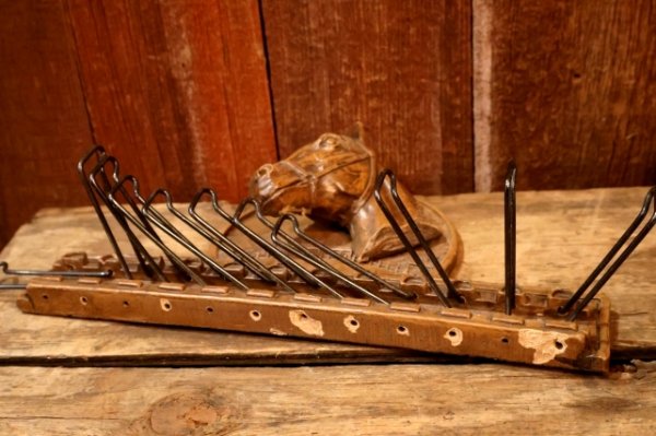 画像12: dp-260303-09 Syroco Wood 1950's Horse Tie Belt Hold Hook