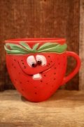 ct-260322-18 Pillsbury / 1970's Funny Face Plastic Mug "Freckle Face Strawberry 