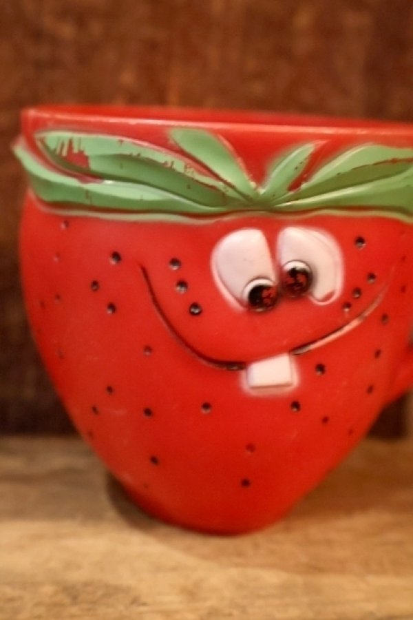 画像2: ct-260322-18 Pillsbury / 1970's Funny Face Plastic Mug "Freckle Face Strawberry 