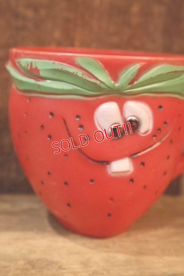 画像2: ct-260322-18 Pillsbury / 1970's Funny Face Plastic Mug "Freckle Face Strawberry 