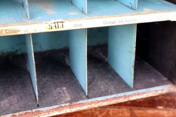 画像21: dp-260501-01 Wells & Richardson Company, Inc. 1920's DIAMOND DYES METAL CABINET