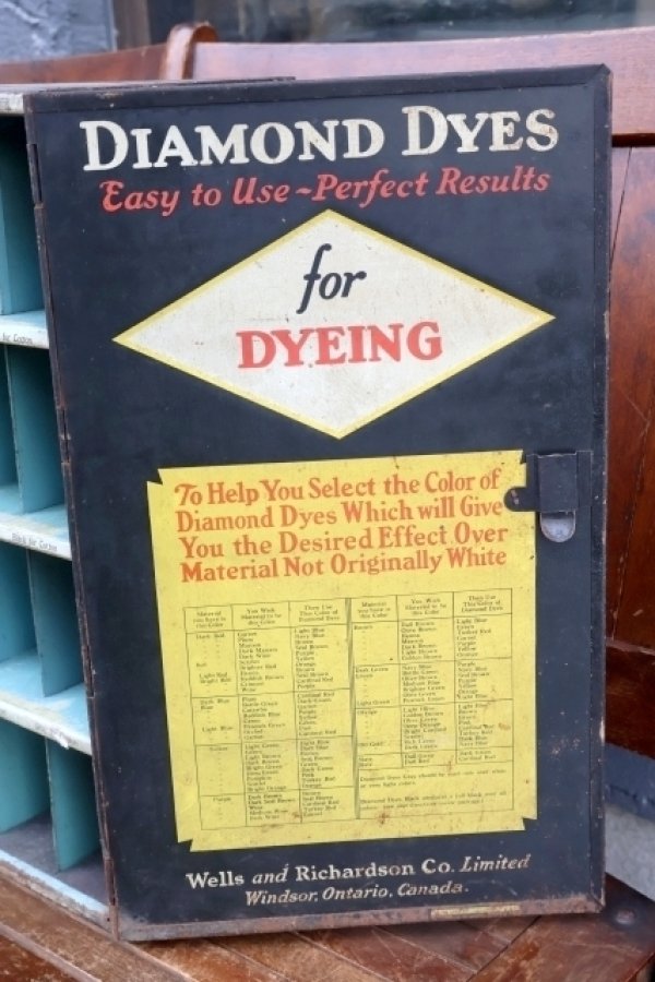 画像16: dp-260501-01 Wells & Richardson Company, Inc. 1920's DIAMOND DYES METAL CABINET