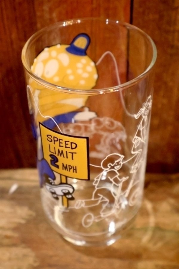 画像5: gs-260801-05 McDonald's / 1977 McDONALDLAND Action Series Glass "Big Mac Police"