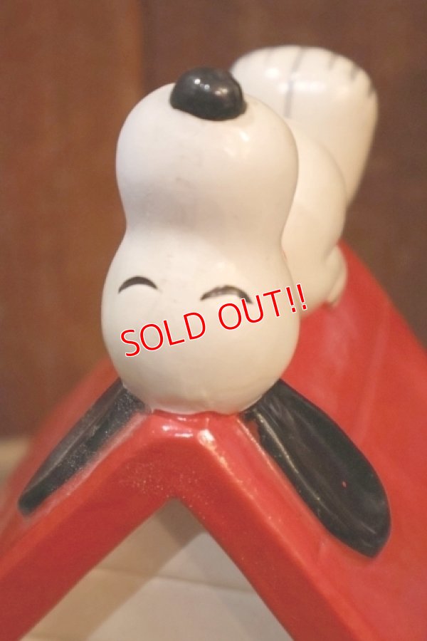 画像11: ct-260801-02 Snoopy / Determined 1970's Coin Bank "Snoopy House"