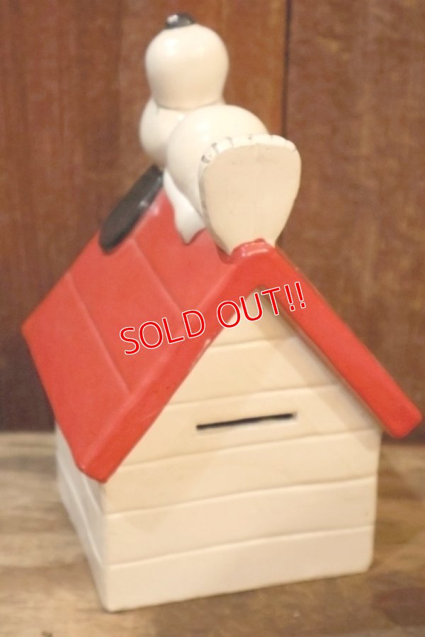 画像4: ct-260801-02 Snoopy / Determined 1970's Coin Bank "Snoopy House"