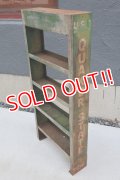 dp-260901-15 QUAKER STATE MOTOR OIL 1950's ONE U.S. QUART CAN DISPLAY RACK