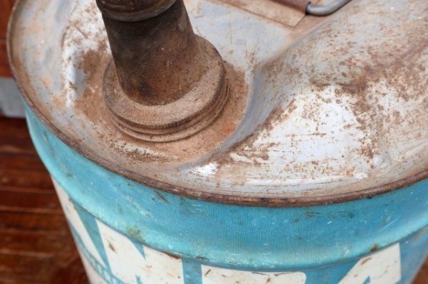 画像10: dp-260901-43 WANDA 1960's ENGINEERED LUBRICANTS 5 U.S. GALLONS CAN
