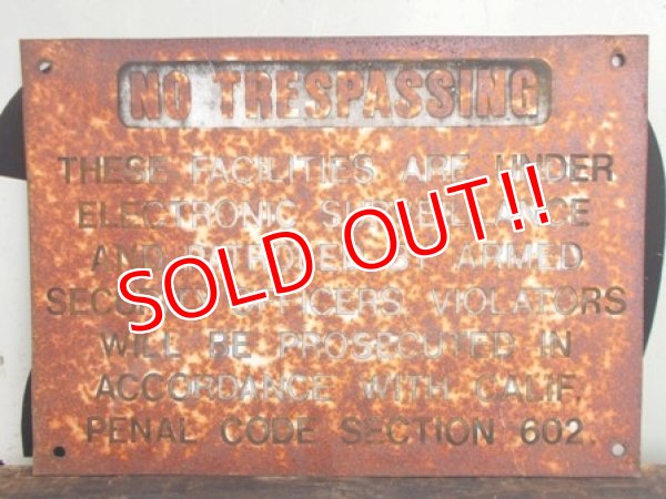 画像1: dp-120705-40 Vintage Steel Sign "NO TRESPASSING"