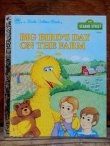 画像1: bk-130607-08 Sesame Street BIG BIRD'S DAY ON THE FARM / 80's Little Golden Books