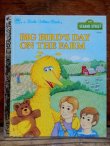 画像1: bk-130607-08 Sesame Street BIG BIRD'S DAY ON THE FARM / 80's Little Golden Books