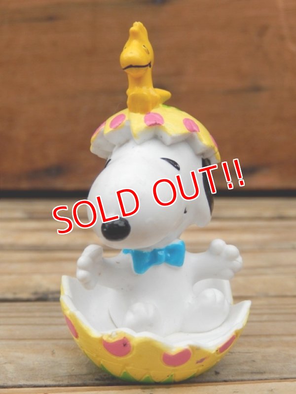 画像1: ct-131122-84 Snoopy / Whitman's 2001 PVC "Snoopy in Egg (Yellow)"