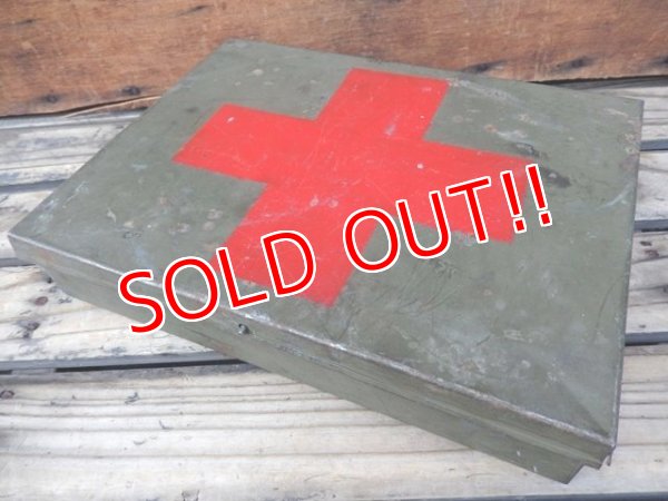 画像1: dp-131101-06 40's Red Cross Metal Box
