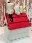 画像1: ct-140218-10 Snoopy / Determined 70's Ceramic Bank "Snoopy House"