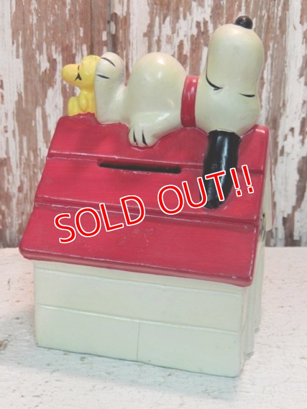 画像3: ct-140218-10 Snoopy / Determined 70's Ceramic Bank "Snoopy House"