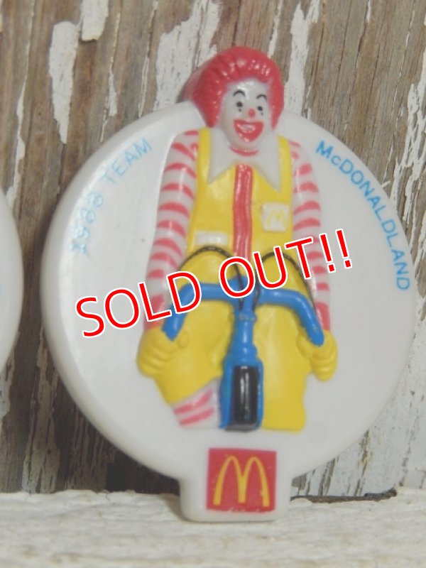 画像2: ct-141001-21 McDonald's / 1988 Ronald McDonald & Cosmc Plastic Clip Badge 2p set
