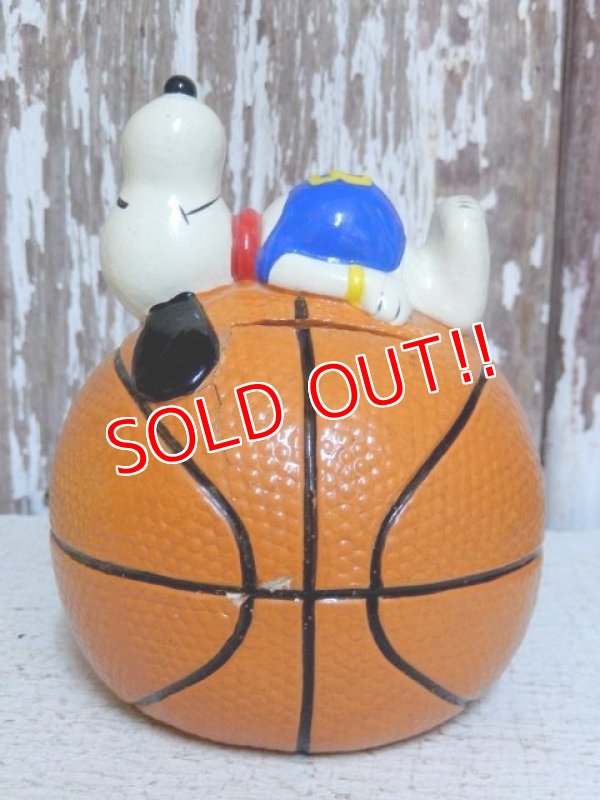 画像1: ct-150701-17 Snoopy / Determined 1976 Bank "Basketball"