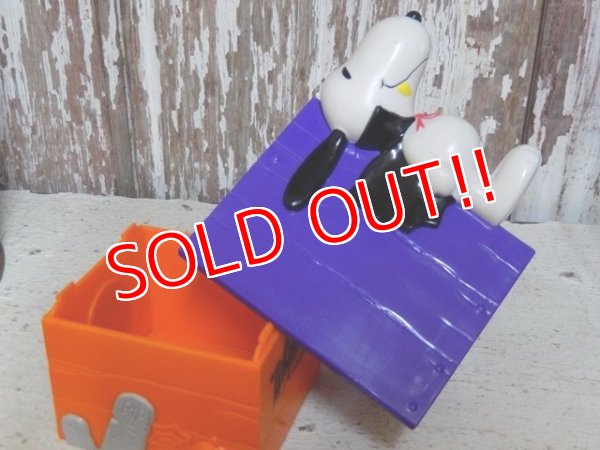 画像5: ct-151021-16 Snoopy / Whitman's 2000's Halloween Bank "Dracula"