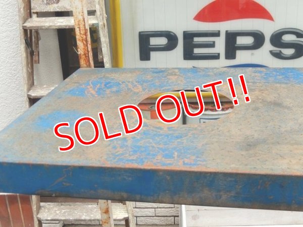 画像4: dp-160401-35 BRIGGS & STRATTON / Vintage Metal Oil Display Shelf