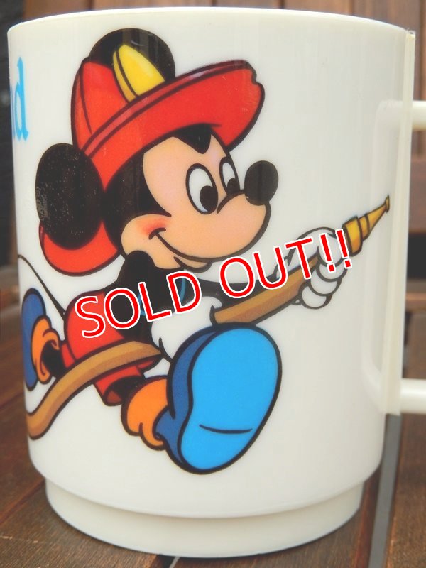 画像2: ct-170511-25 Mickey Mouse & Goofy / Disneyland 1970's Firefighter Plastic Mug